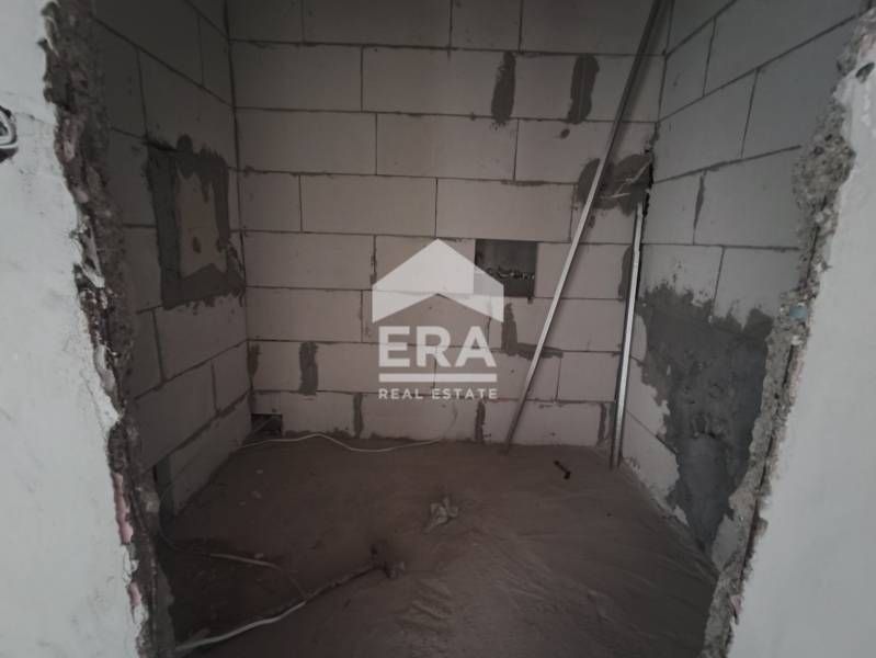 ЕКСКЛУЗИВНО! ЕРА Дръстър предлага за продажба тристаен тухлен апартаме