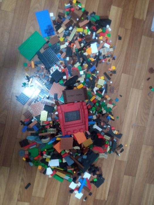 Продам кучю Лего