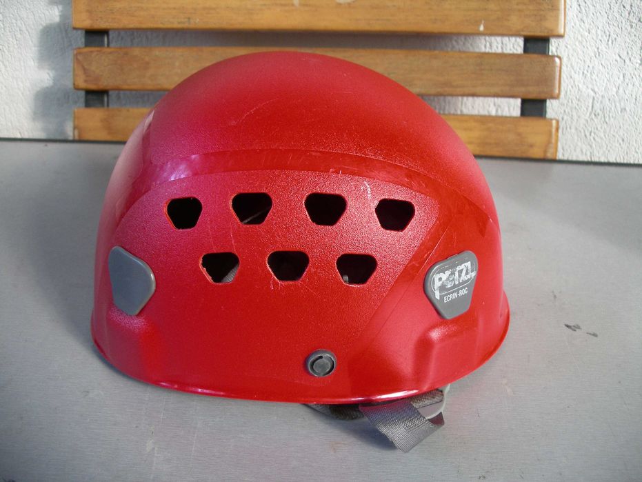 Продавам каски PETZL ECRIN ROCK