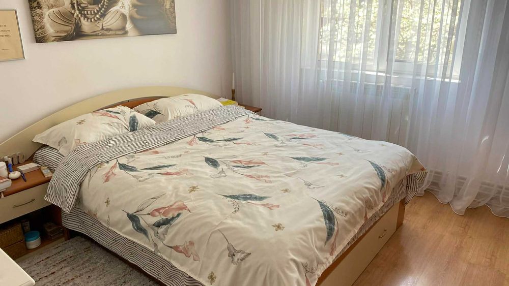 Vand mobilier dormitor pat, sifonier, covoare etc