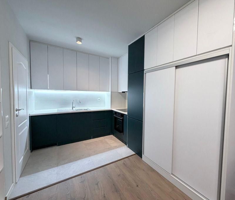 Дава се под наем Двустаен апартамент в София, Младост 4 - 70 кв.м за 796.62 € - Снимка #1