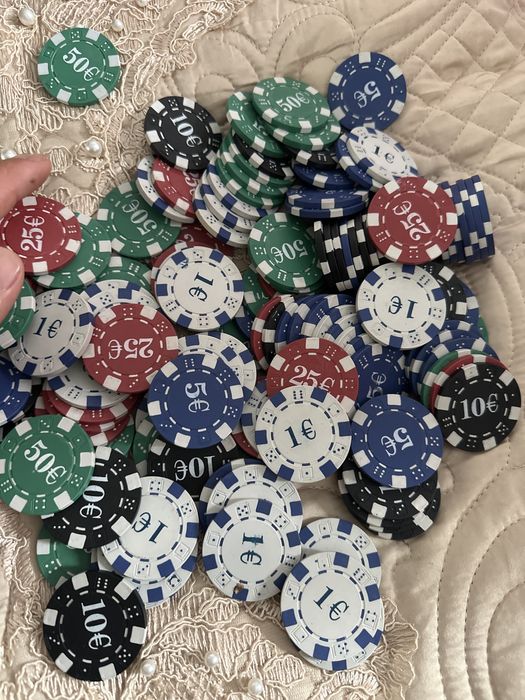 Фишкалар сатылады достарынмен ойнауга