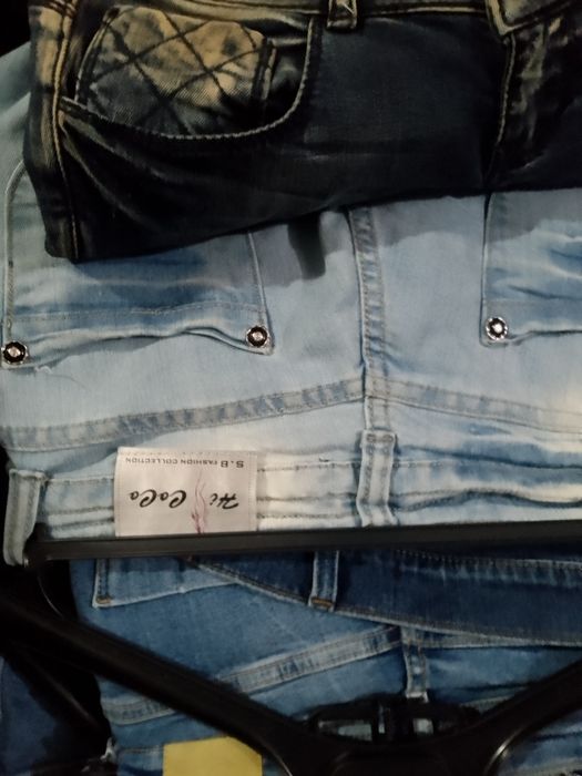 Дрехи на едро и дребно