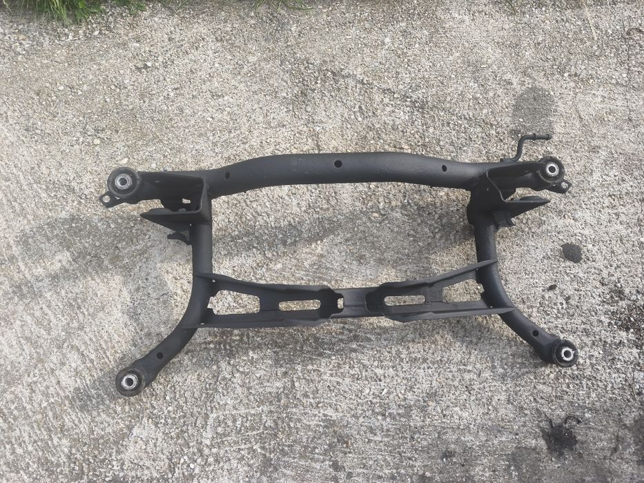 Punte spate Volkswagen Passat B6/ jug cadru spate Volkswagen Passat B6