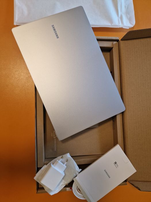 Samsung Galaxy Book4 Edge, 15,6 " 16GB, 512GB Flash Blue open box fact