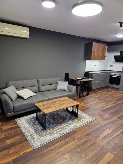 Продава се Тристаен апартамент в Плевен, Идеален център - 107 кв.м за 1636 €/кв.м - Снимка #3