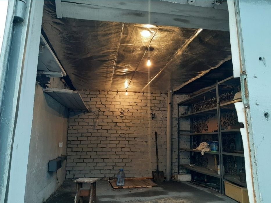 Продам гараж в городе во дворе ул. Строительная 4