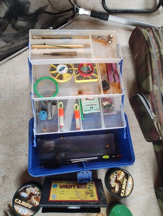 Vând unelte pescuit