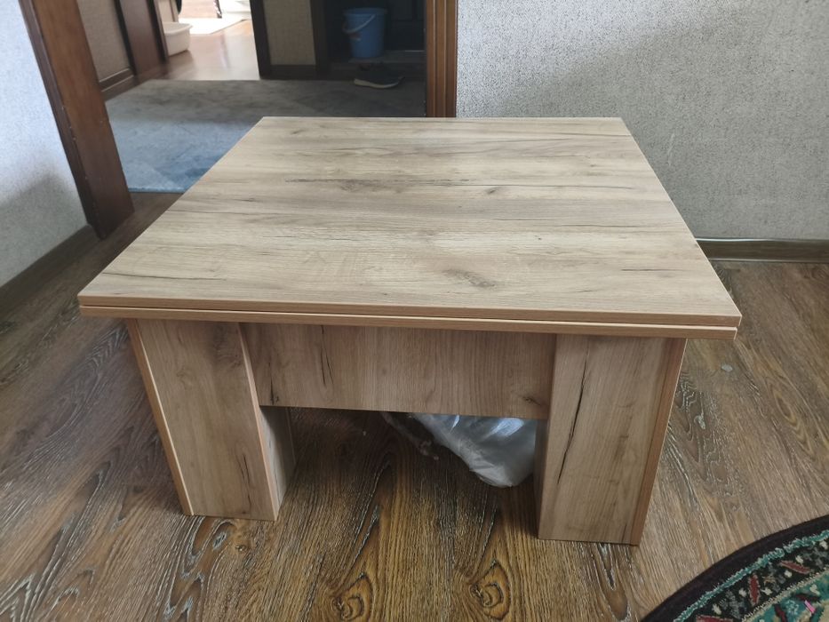 Продается новый стол трансформер размером 80x80