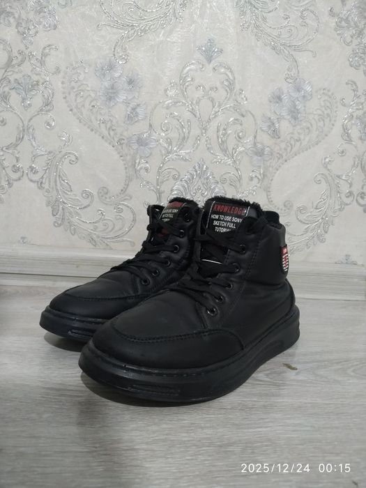 Продам хороший ботинки размер 38