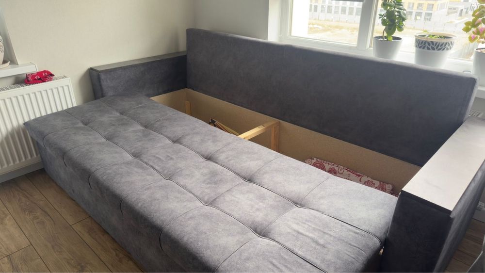 Продаю диван гостинный