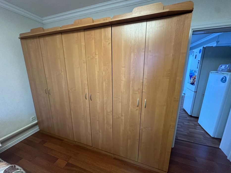 Продам спальный шкаф