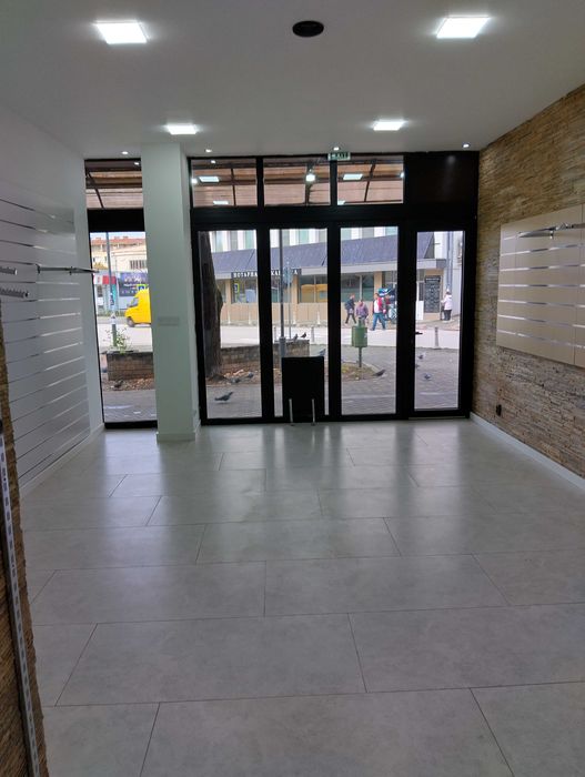 Дава под наем Магазин /офис/ в идеалния център