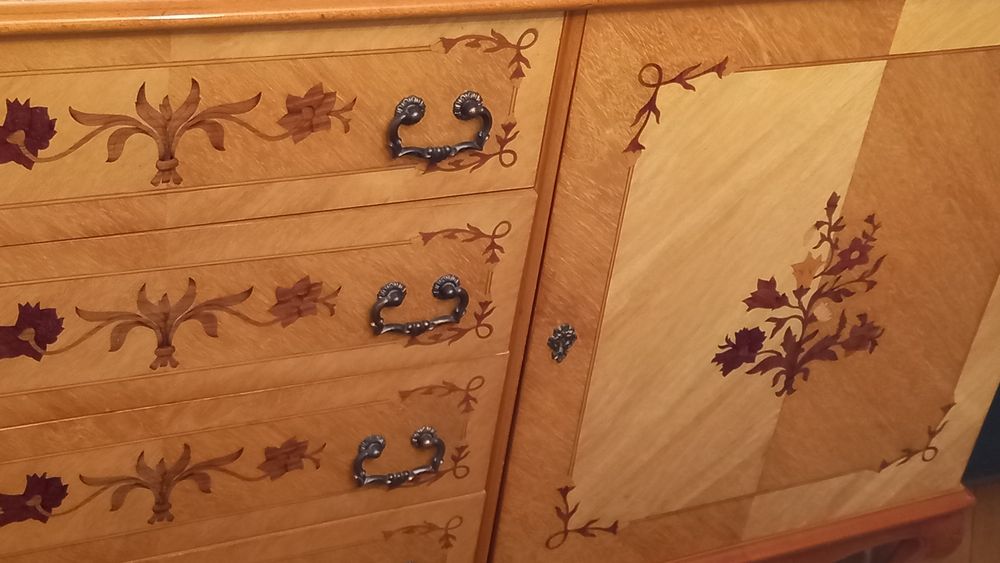 Vand servanta din lemn masiv lacuit cu entarsie superba,2 m lungime