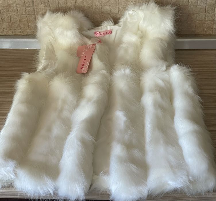 Vesta blana si cizme copii