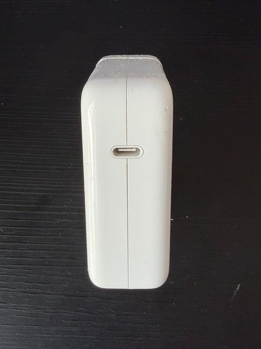 Apple 61W USB-C Power Adapter Оригинално