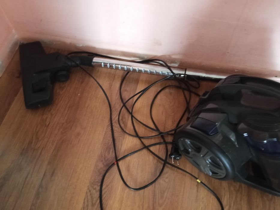 Пылесос рабочий продам