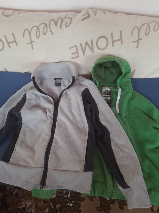 Doua bluze de trening