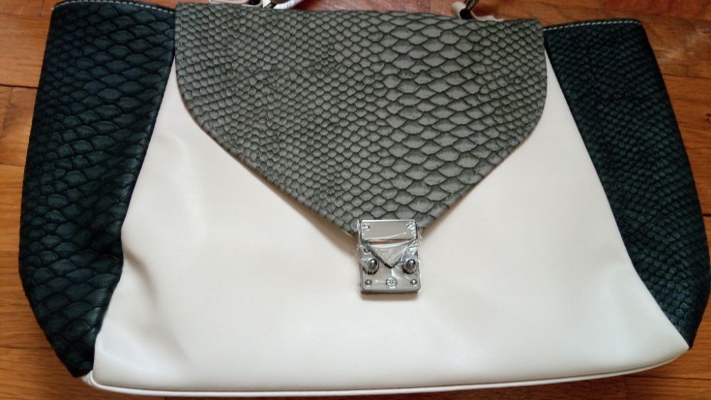 Ефектна чанта в кремаво и сиво