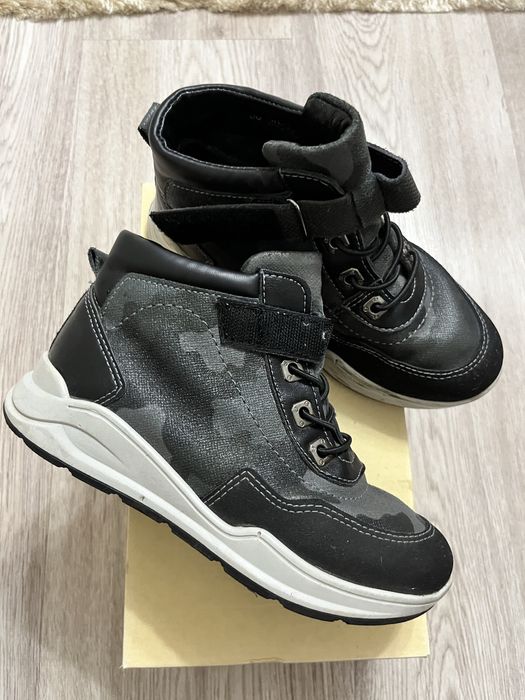 Продам демисезонные ботинки