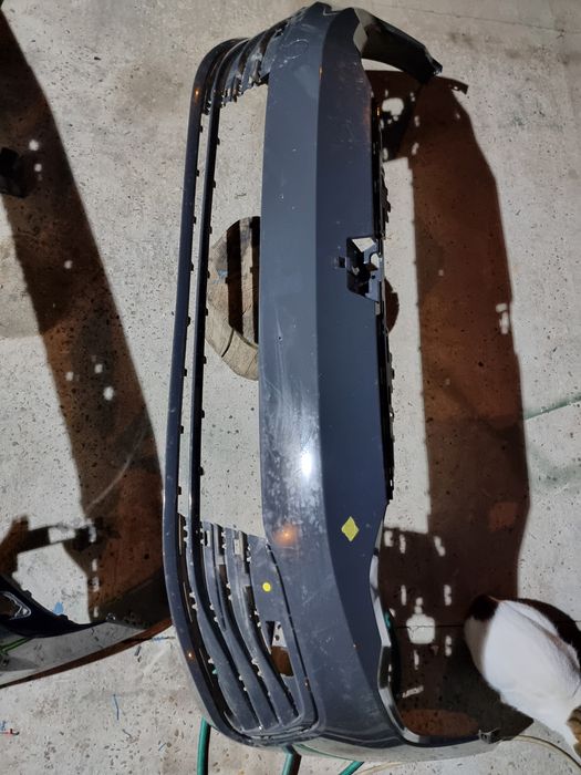 Far Bara grila aripa VW Golf 8 Passat B8