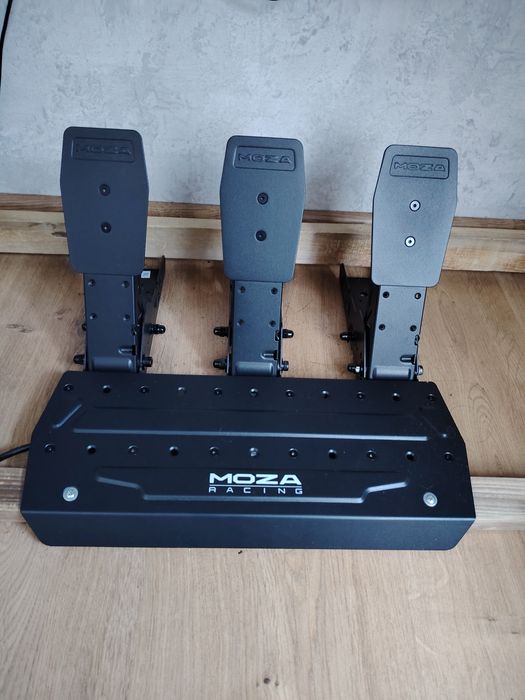 Игровой руль Moza R5