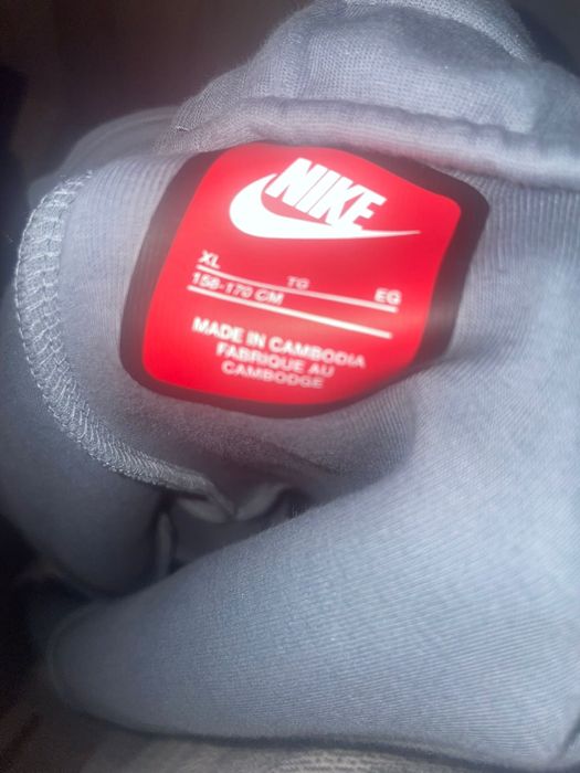 Pantaloni tech de vanzare