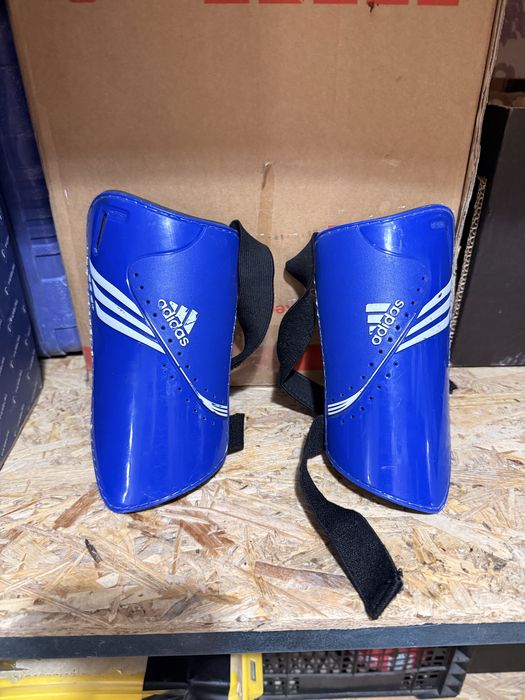 Apărători Fotbal Adidas Albastre Mărimea M - Stare Bună