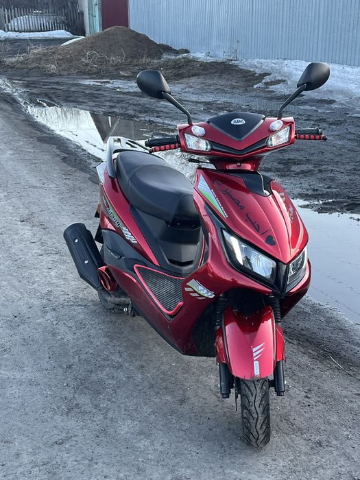 Скутер на ходу ,