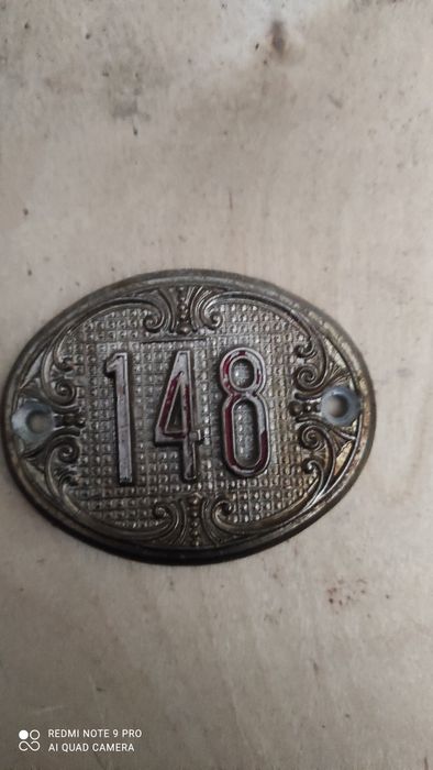 Ручка и номер на дверь.