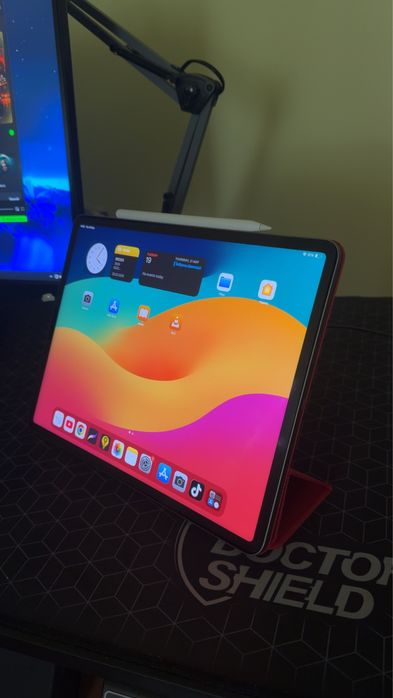 iPad Pro 12.9 2022 6th Gen, 128 GB Wi-FI + Husa magnetica si apple pen
