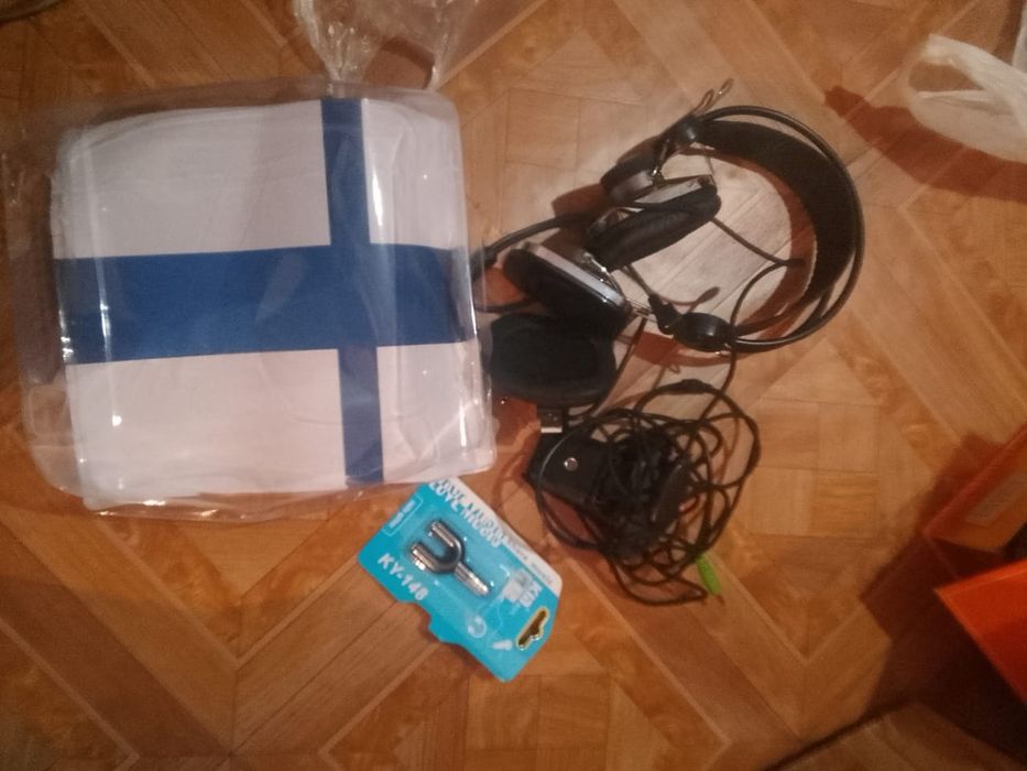 Наушник с микрофоном