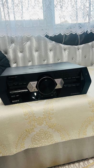 Продавам Sony Shake 33