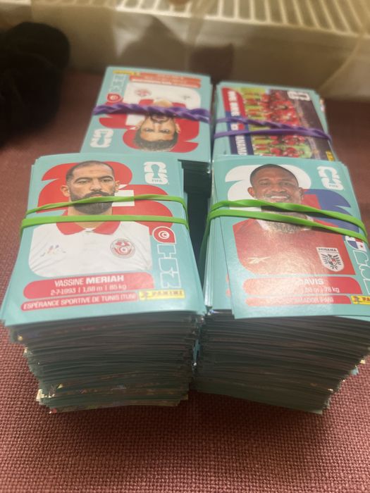Vand pack-uri de 100 stikere panini DIFERITE LA 80 de lei