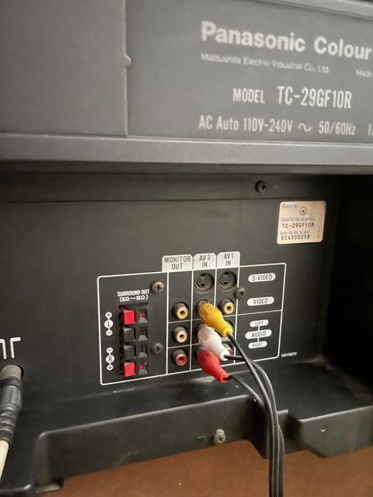 Телевизор с тумбочкой