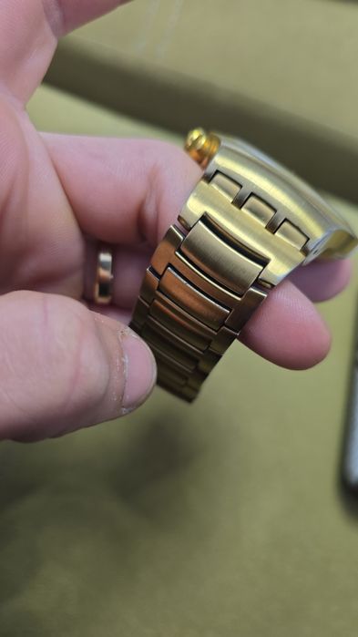Swatch golden chest