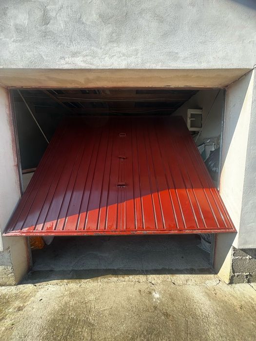 Poartă de garaj basculantă