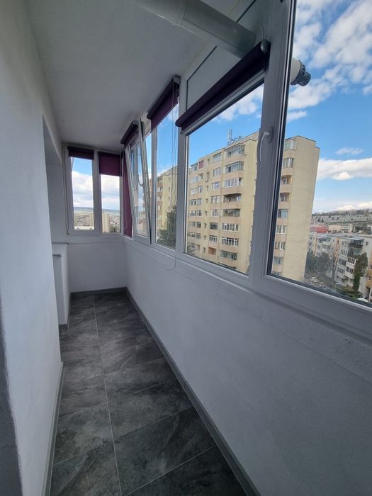 Apartament 3 camere de închiriat