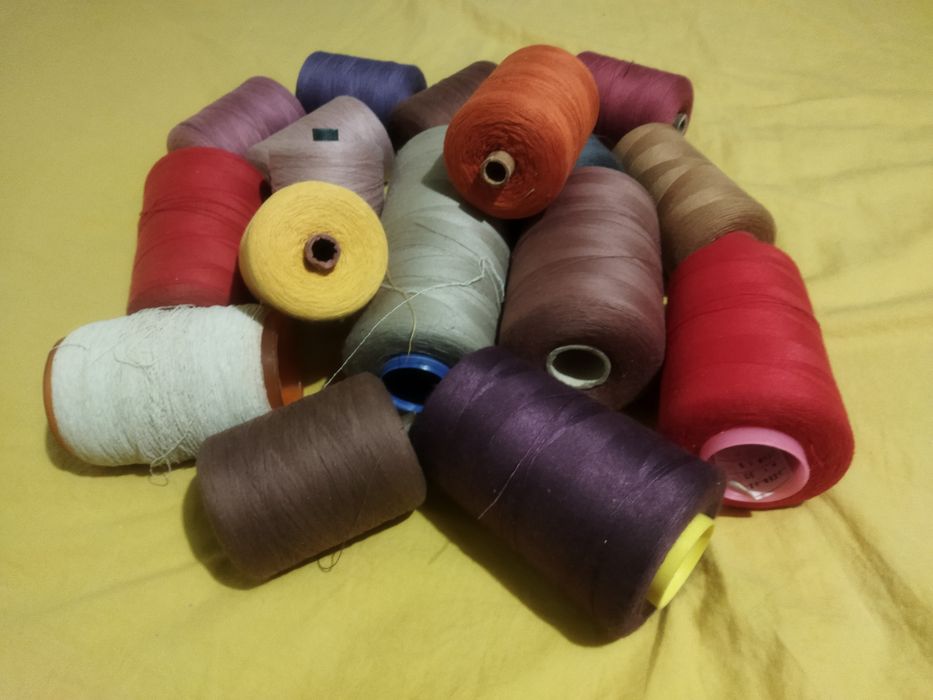 Конци за шевна машина,шиене - бели, черни, цветни, ластични