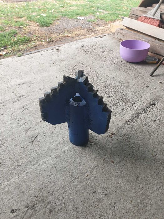 Sapa de foraj cu lame