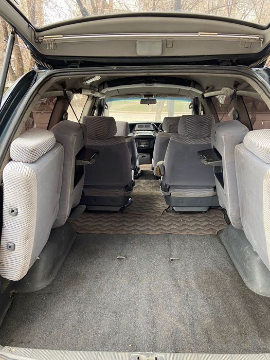 Тойота эстима  люсида