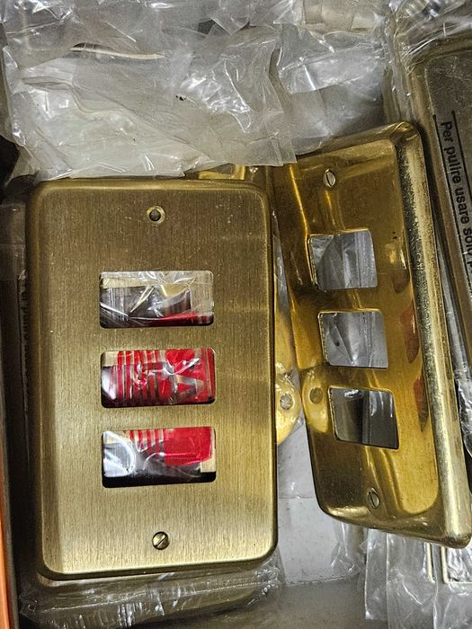 Rama metalica intrerupator modular cu 5 poziții , 4 , 3 , sau 1. Italy