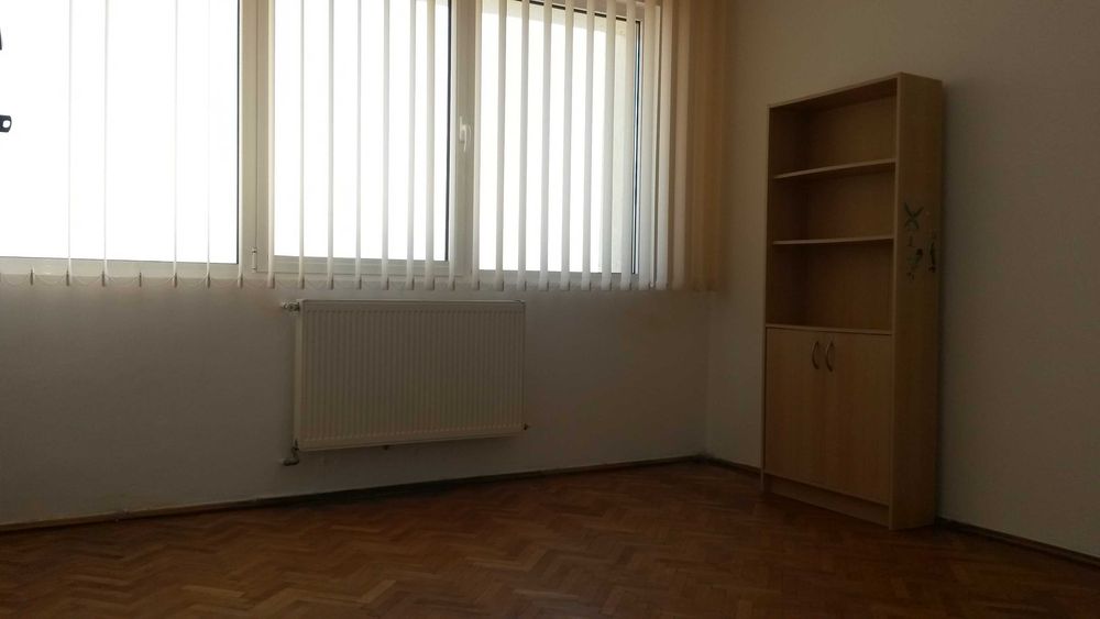 Particular inchiriez apartament 3 camere sector 1