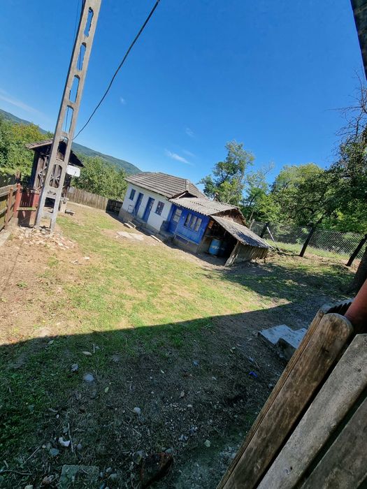 Vând casă + teren la pret de garsonieră