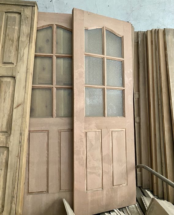 Двери деревянные. Дерявянные оконные блоки, рамы.