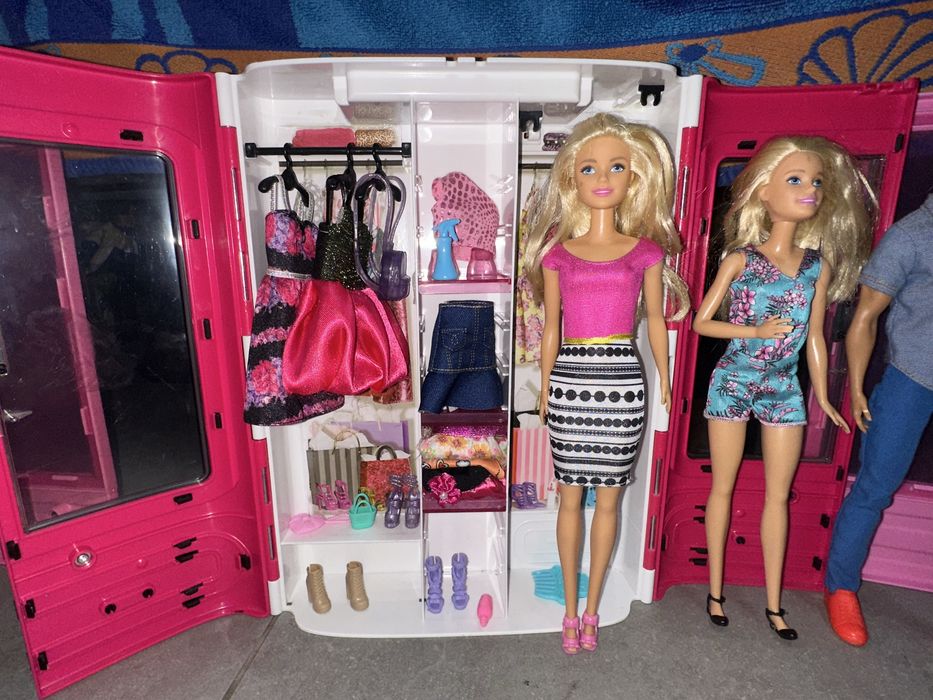 14 Barbie 1Ken 3 dulapuri