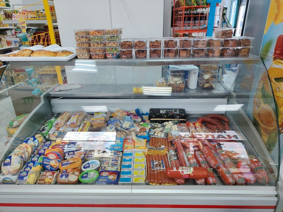 Продам холодильную витрину