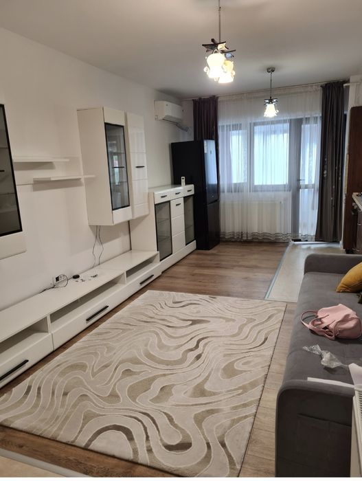 Persoana fizica inchiriez apartament  o camera incepand cu 1 decembrie