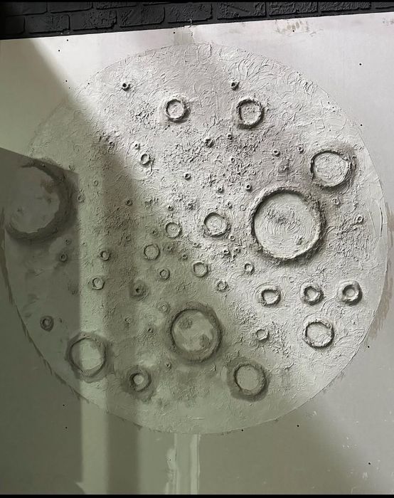 Декоративная Луна на стене