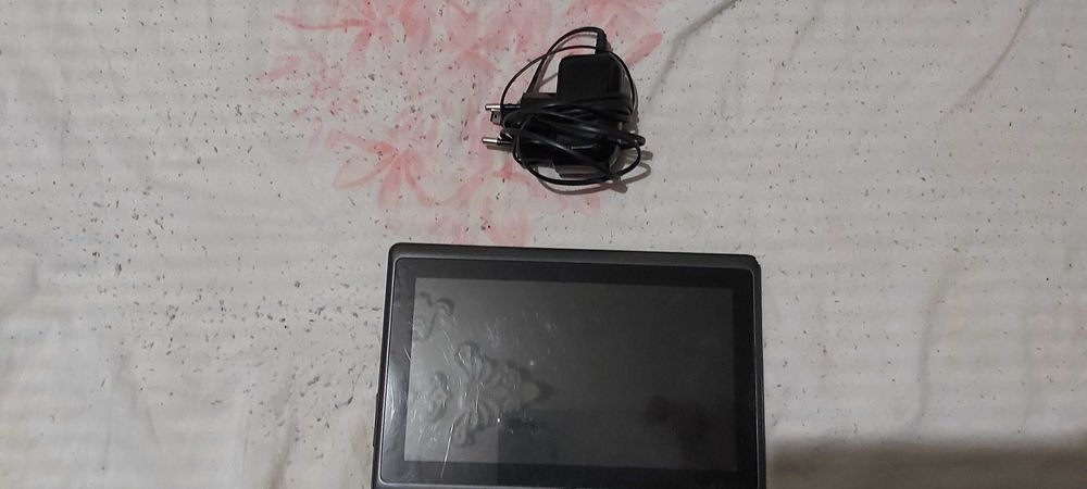 Продавам таблет Привилег с зарядно